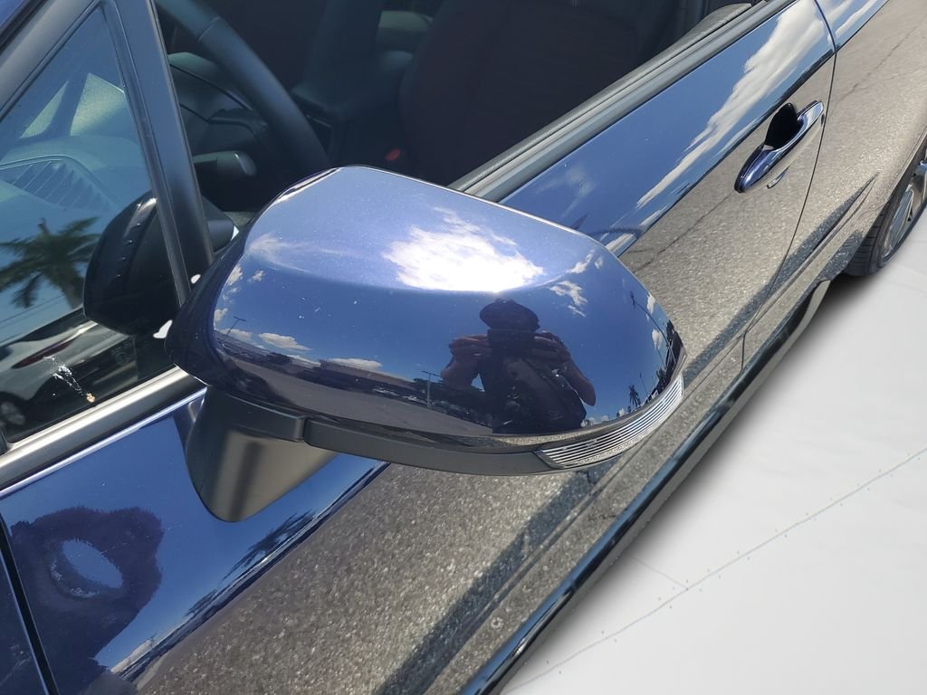 2025 Toyota Corolla SE - Photo 26