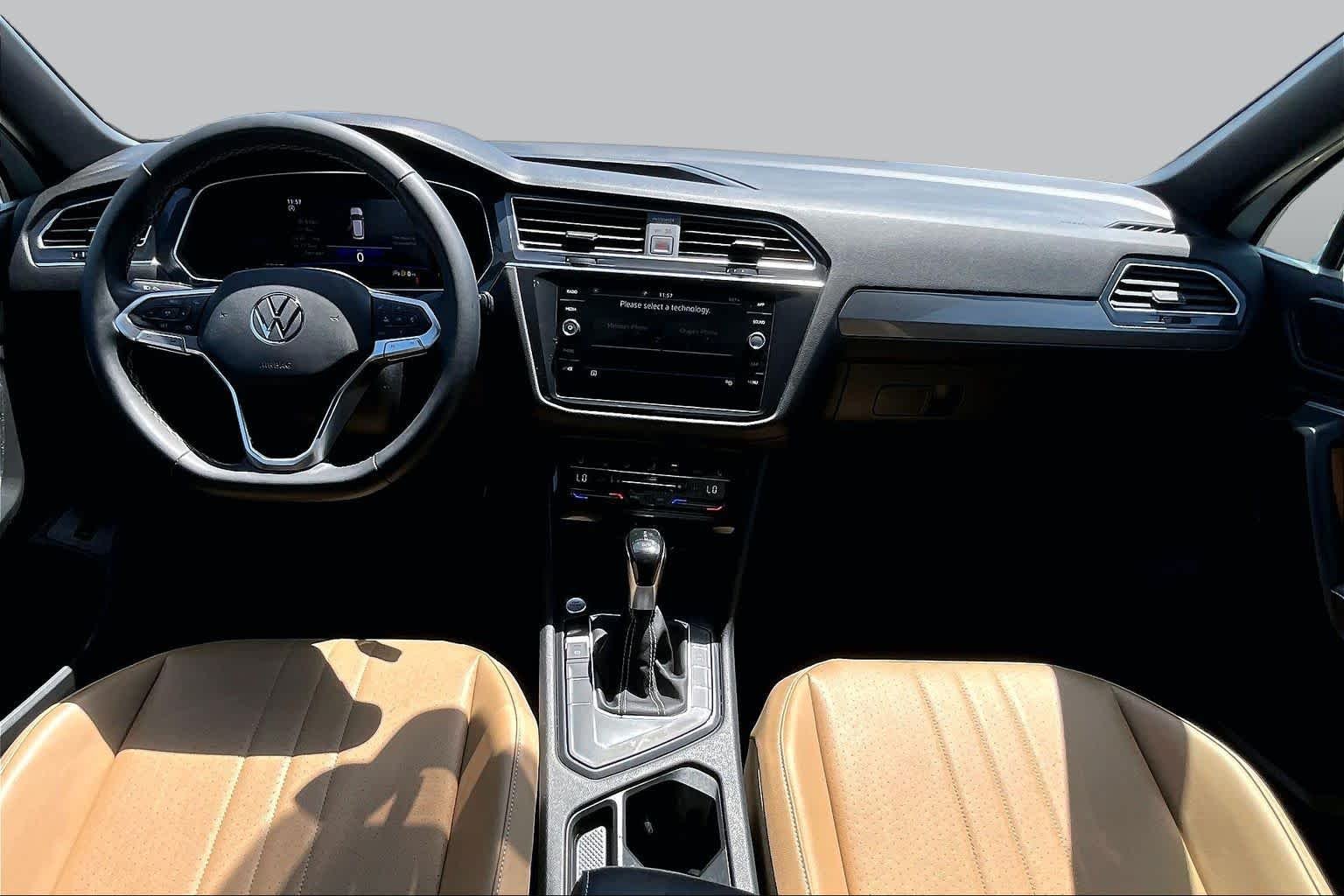 Used 2022 Pure White Volkswagen SE image 16