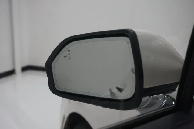 Used 2019 WHITE Lincoln Reserve I image 13