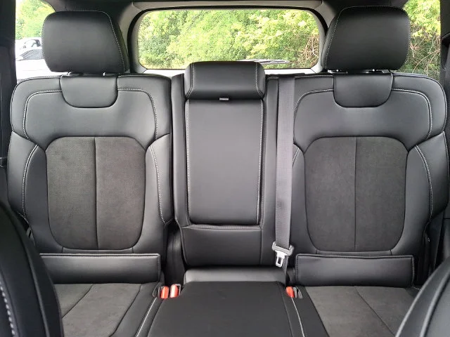 New 2026 Baltic Gray Metallic Clear-Coat Exterior Paint Jeep Altitude image 14