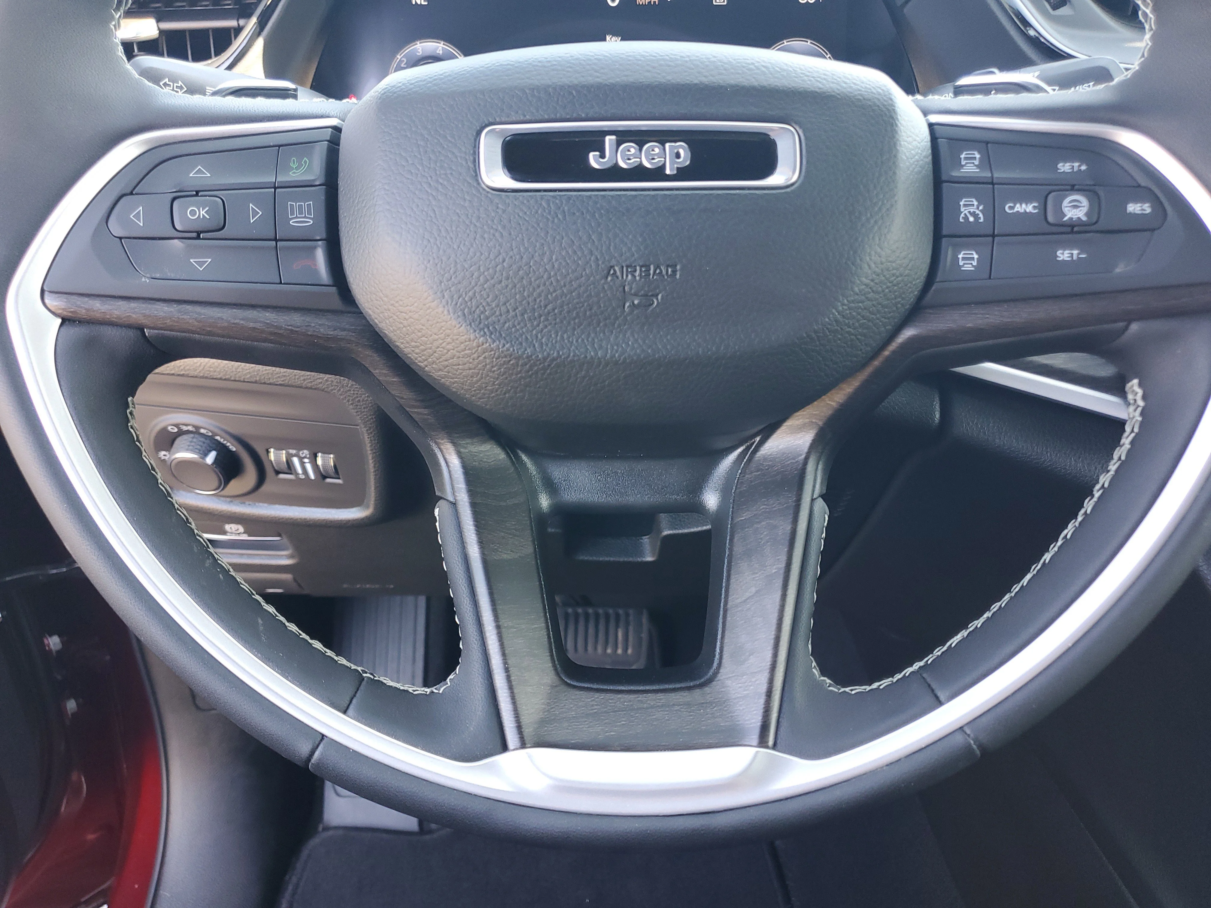 New 2026 Velvet Red Pearl-Coat Exterior Paint Jeep Altitude image 24