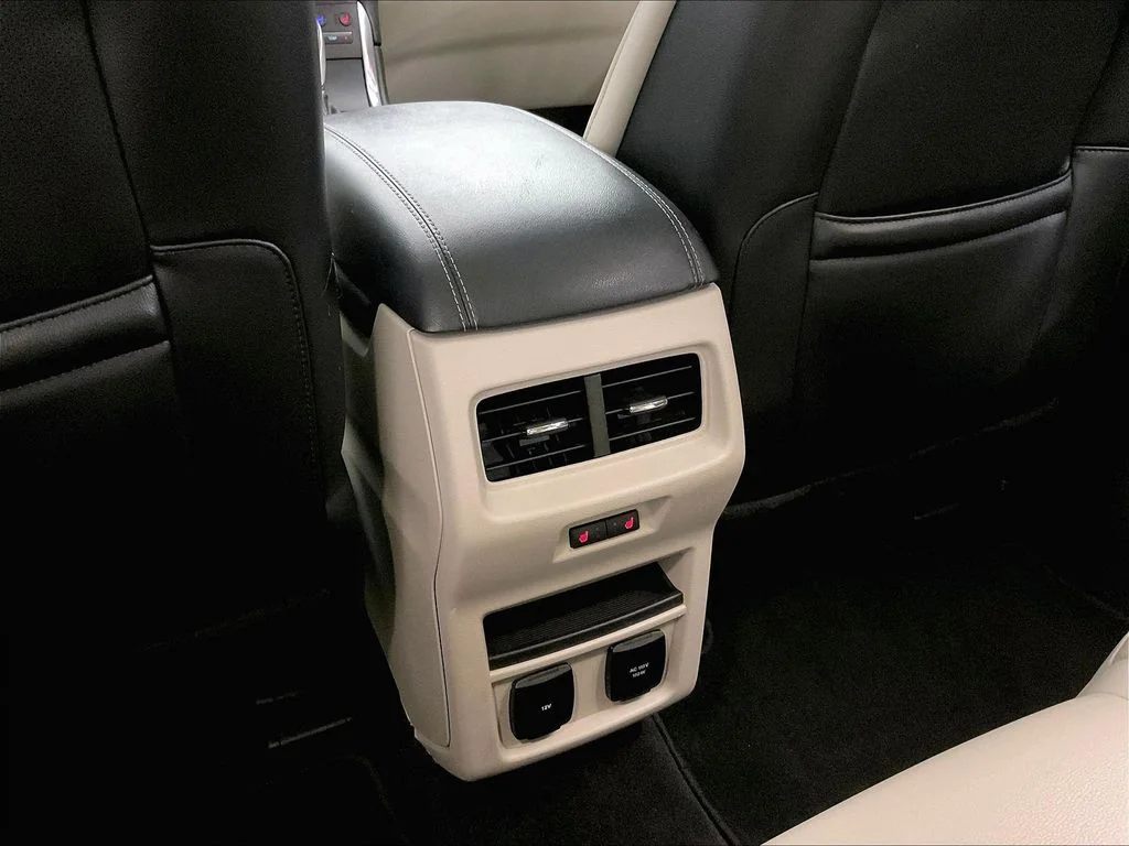Used 2016 White Ford Titanium image 37