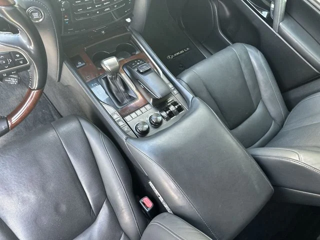 Used 2021 White Lexus 570 image 22