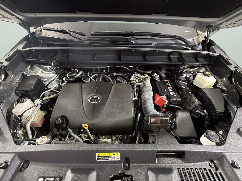 Used 2022 Silver Toyota L image 35