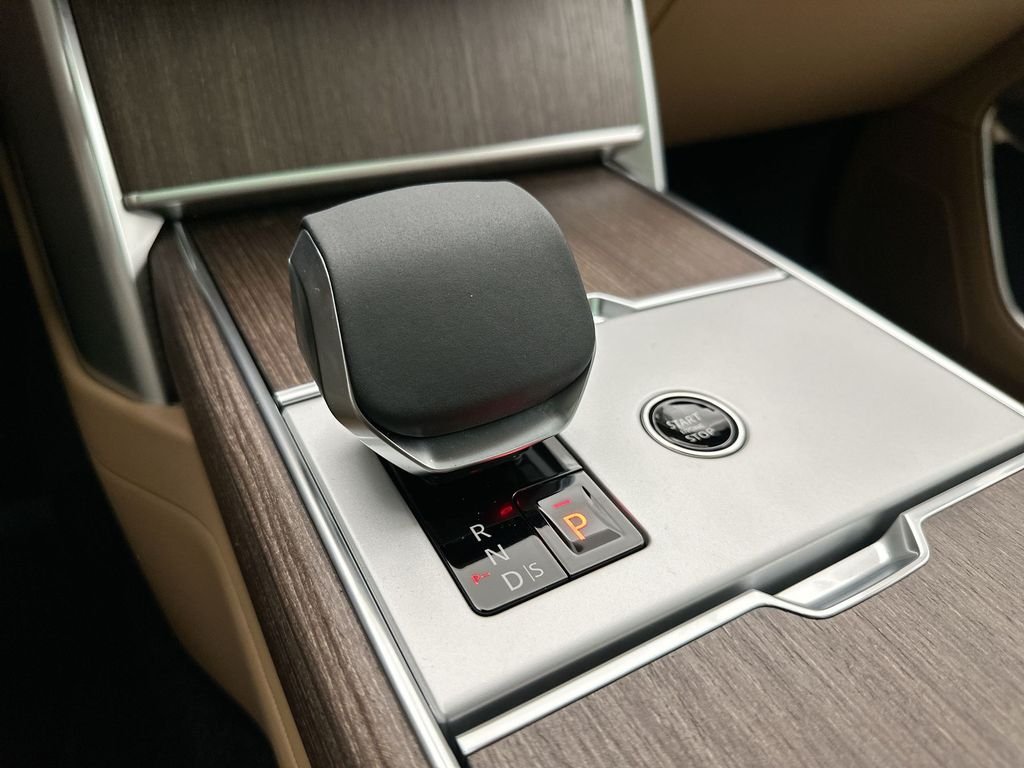 New 2026 Batumi Gold Premium Metallic Land Rover SE image 12