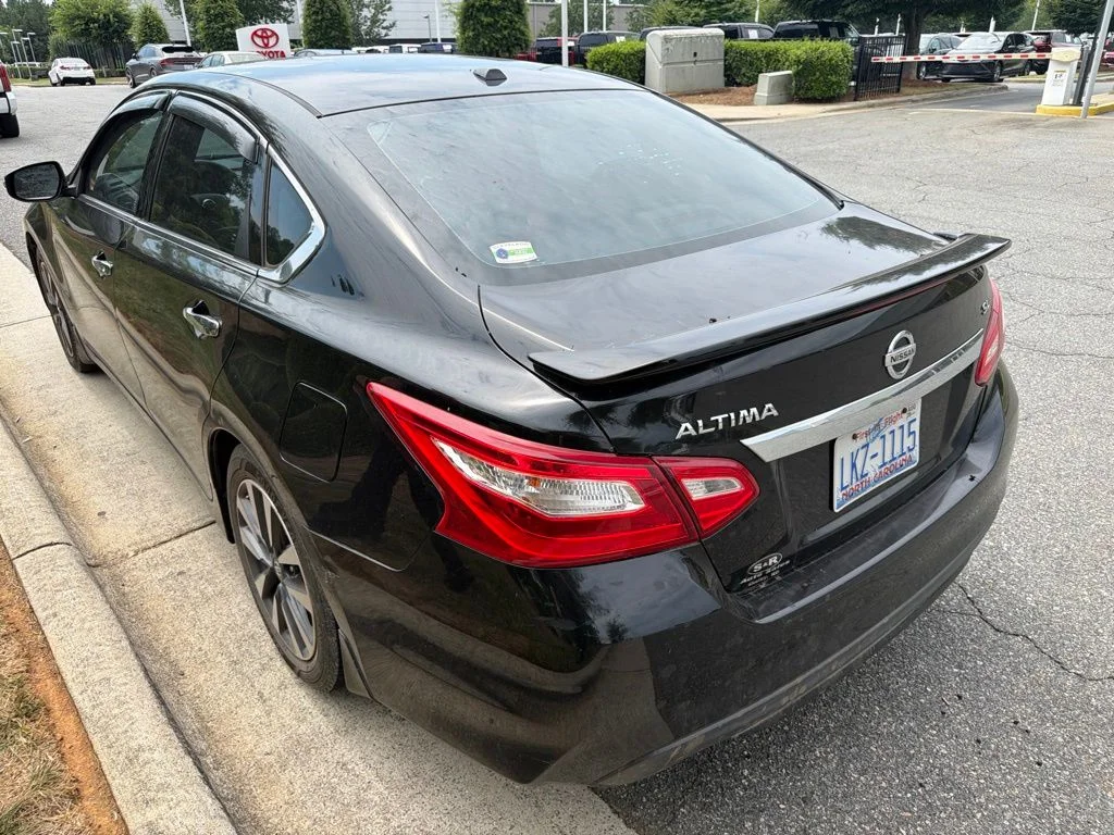 Used 2017 Black Nissan 2.5 SL image 11