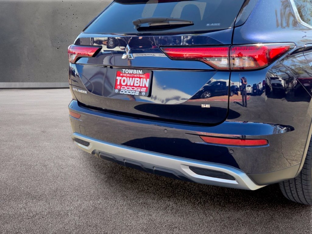 Used 2022  Mitsubishi  image 5