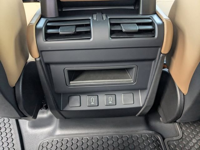 New 2026 Woolstone Green Land Rover X-Dynamic SE image 14