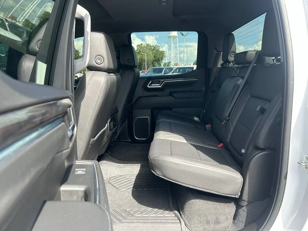 Used 2024 Summit White Chevrolet LTZ image 13