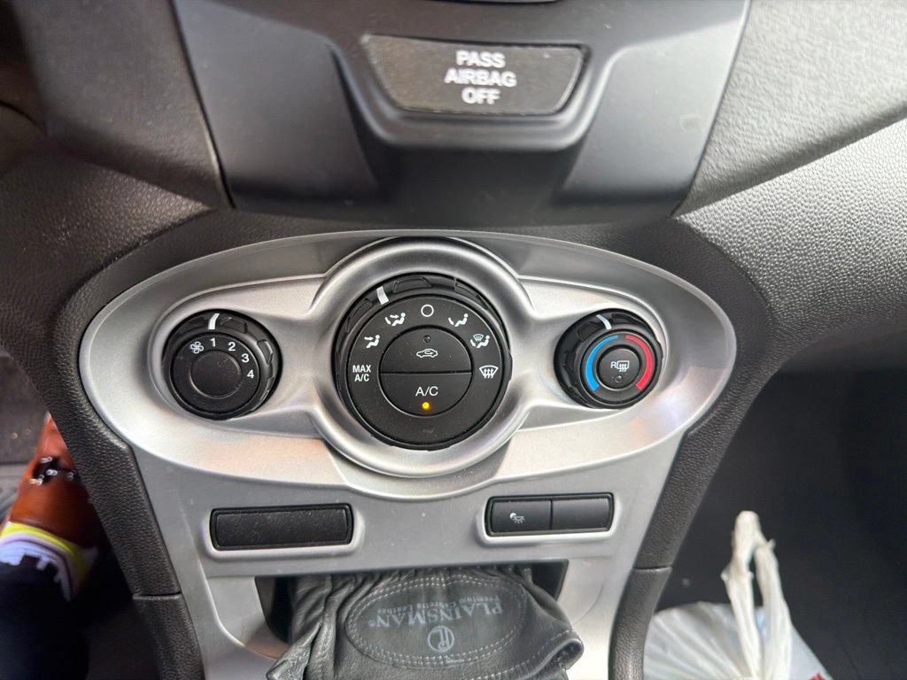 Used 2014 Ruby Red Metallic Ford SE image 11
