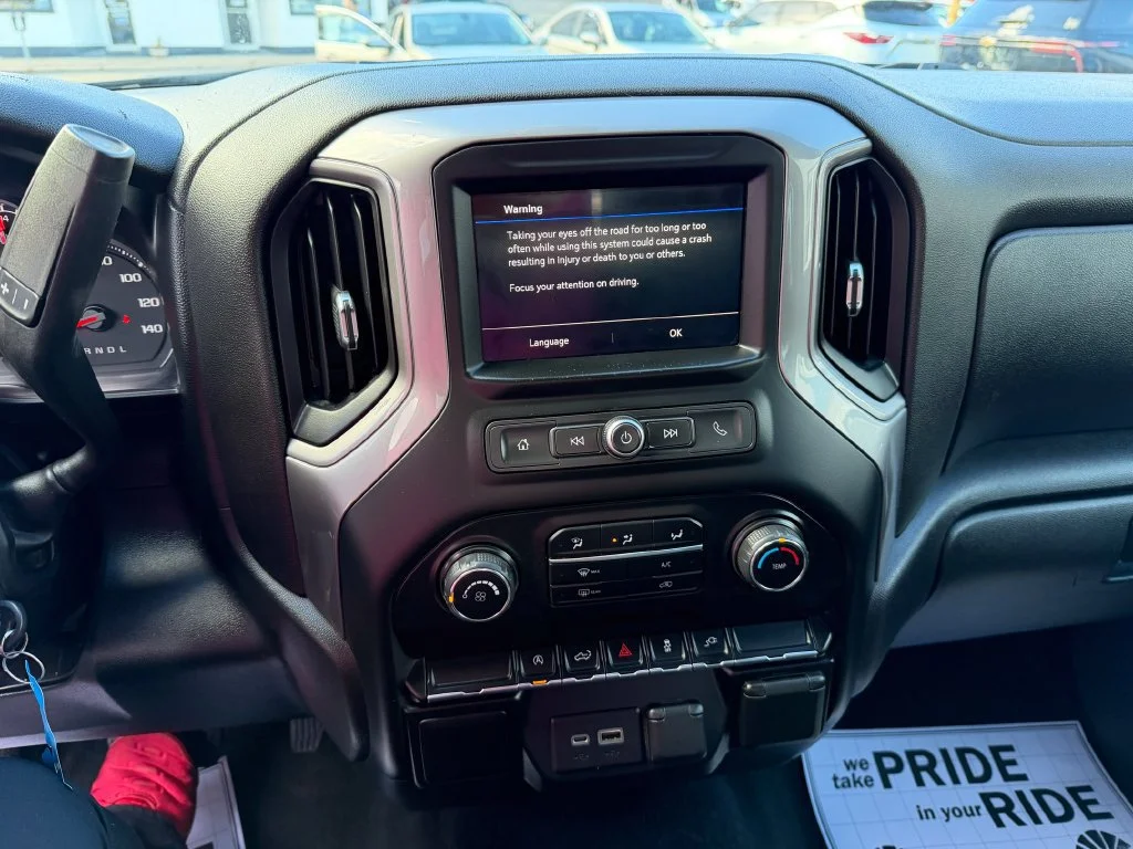Used 2021 BLACK Chevrolet Custom image 17