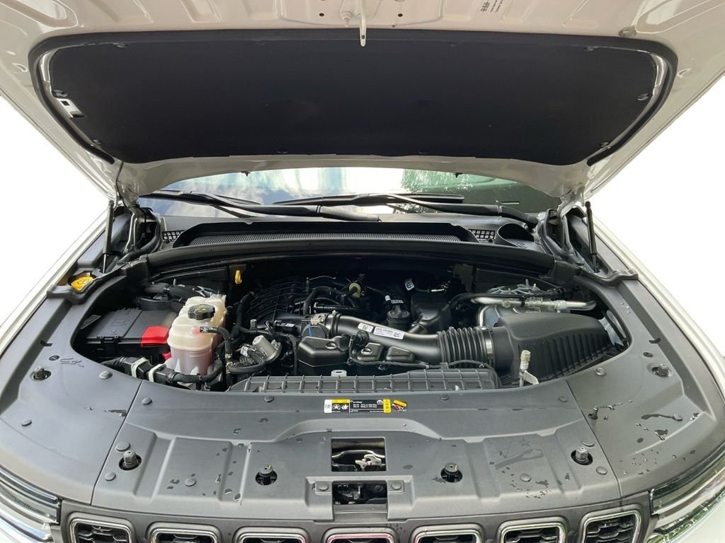 Used 2023 White Jeep Laredo image 14