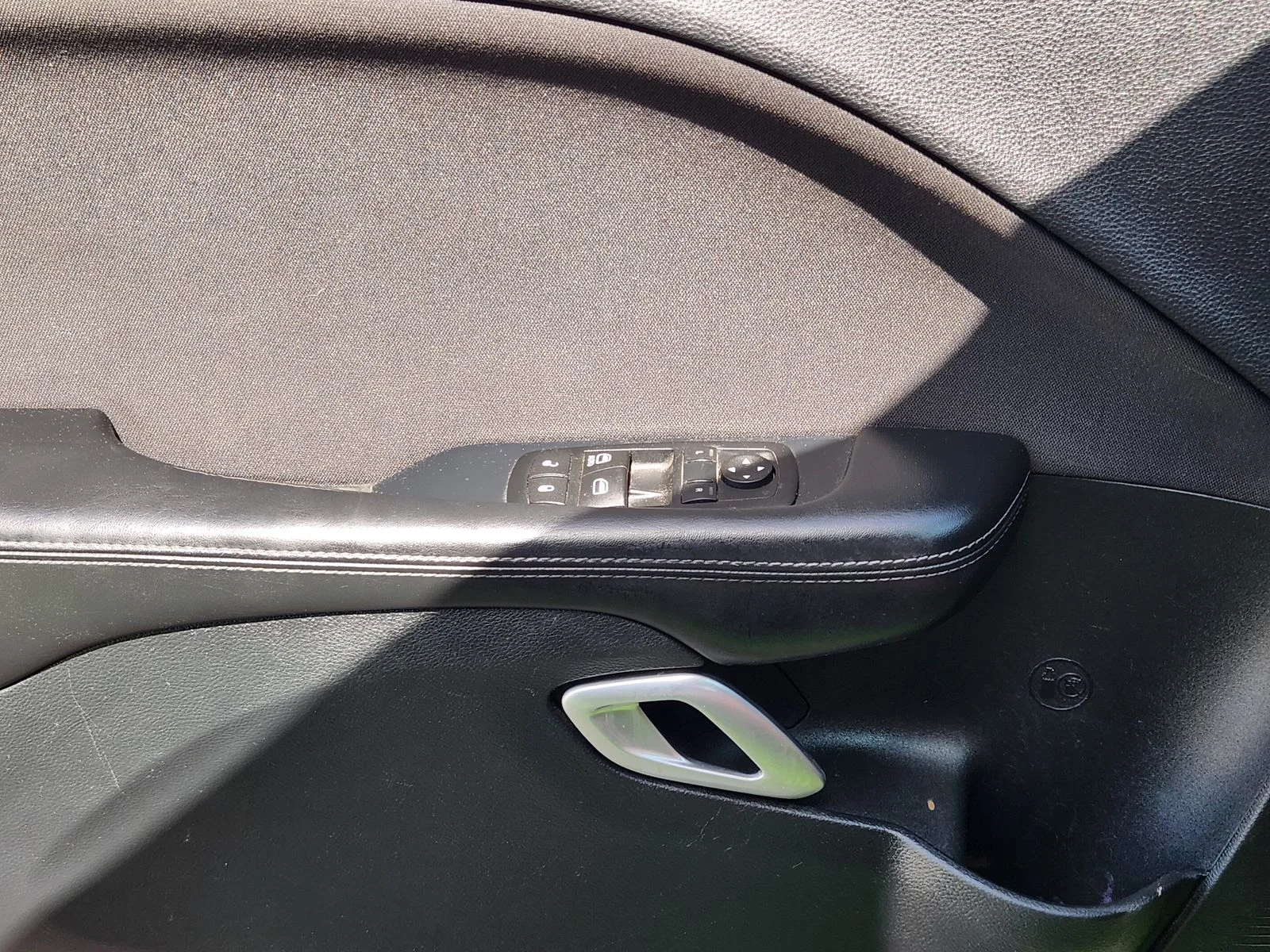 Used 2015 Beige Dodge R/T image 22