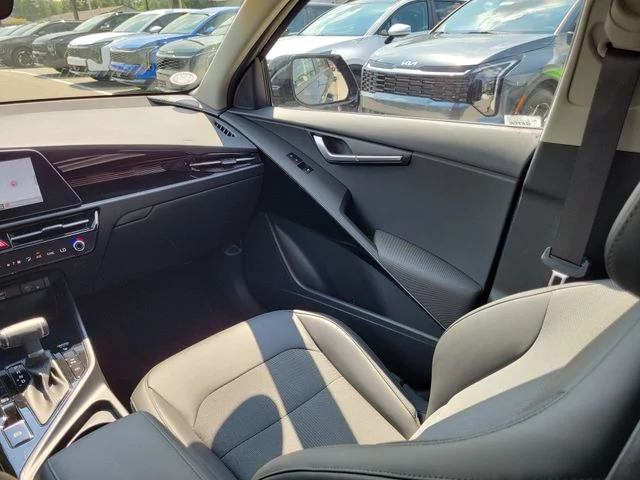 New 2025 Aurora Black Pearl Kia EX Touring image 17