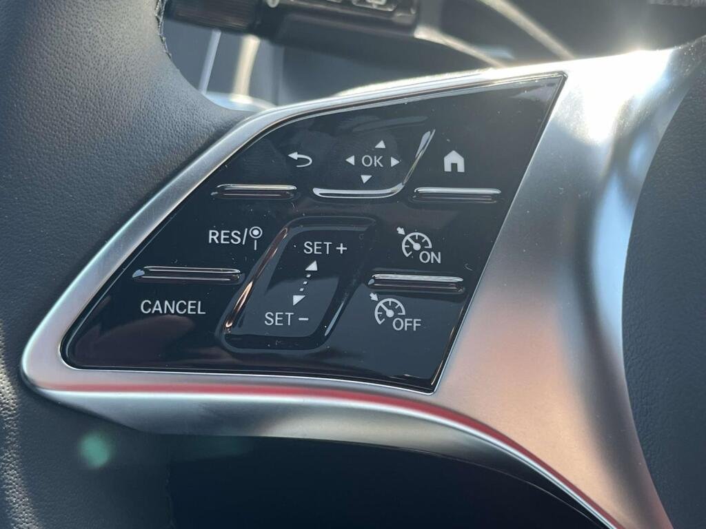 New 2026 2040/Black Mercedes-Benz GLC 300 image 39