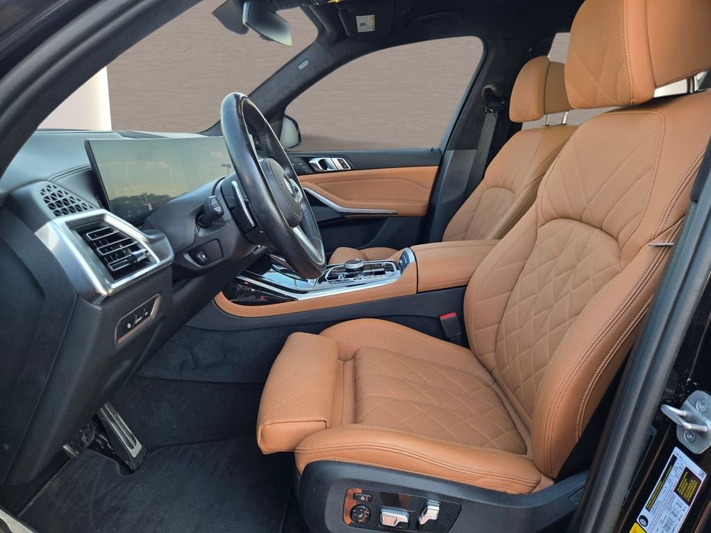 Used 2024 Black BMW xDrive40i image 25