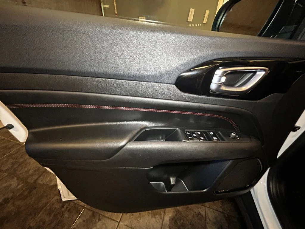 Used 2025 Bright White Jeep Trailhawk image 20