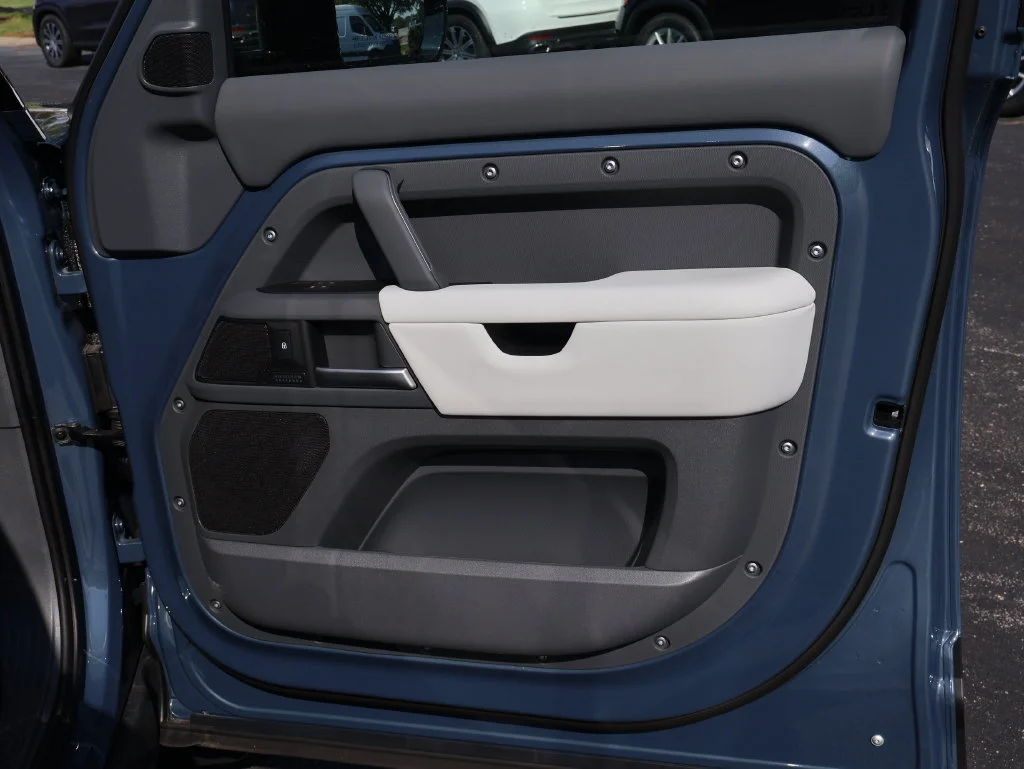 New 2026 Blue Land Rover X-Dynamic SE image 11