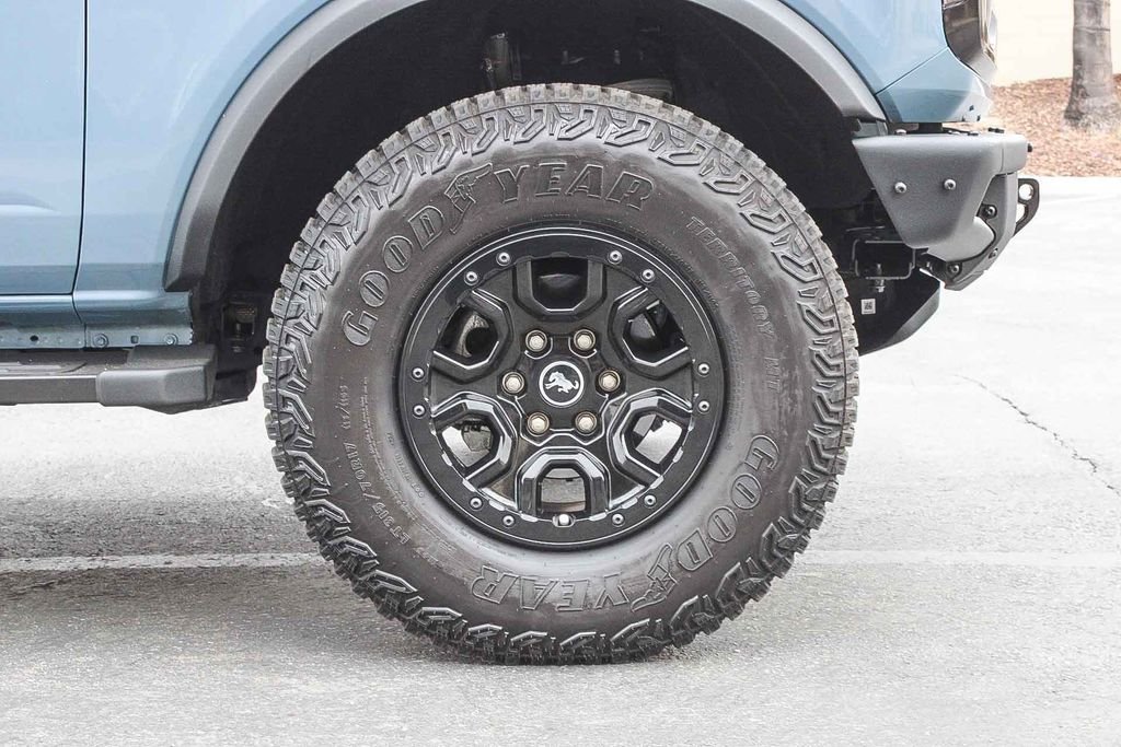 Used 2024 Gray Ford Wildtrak image 12