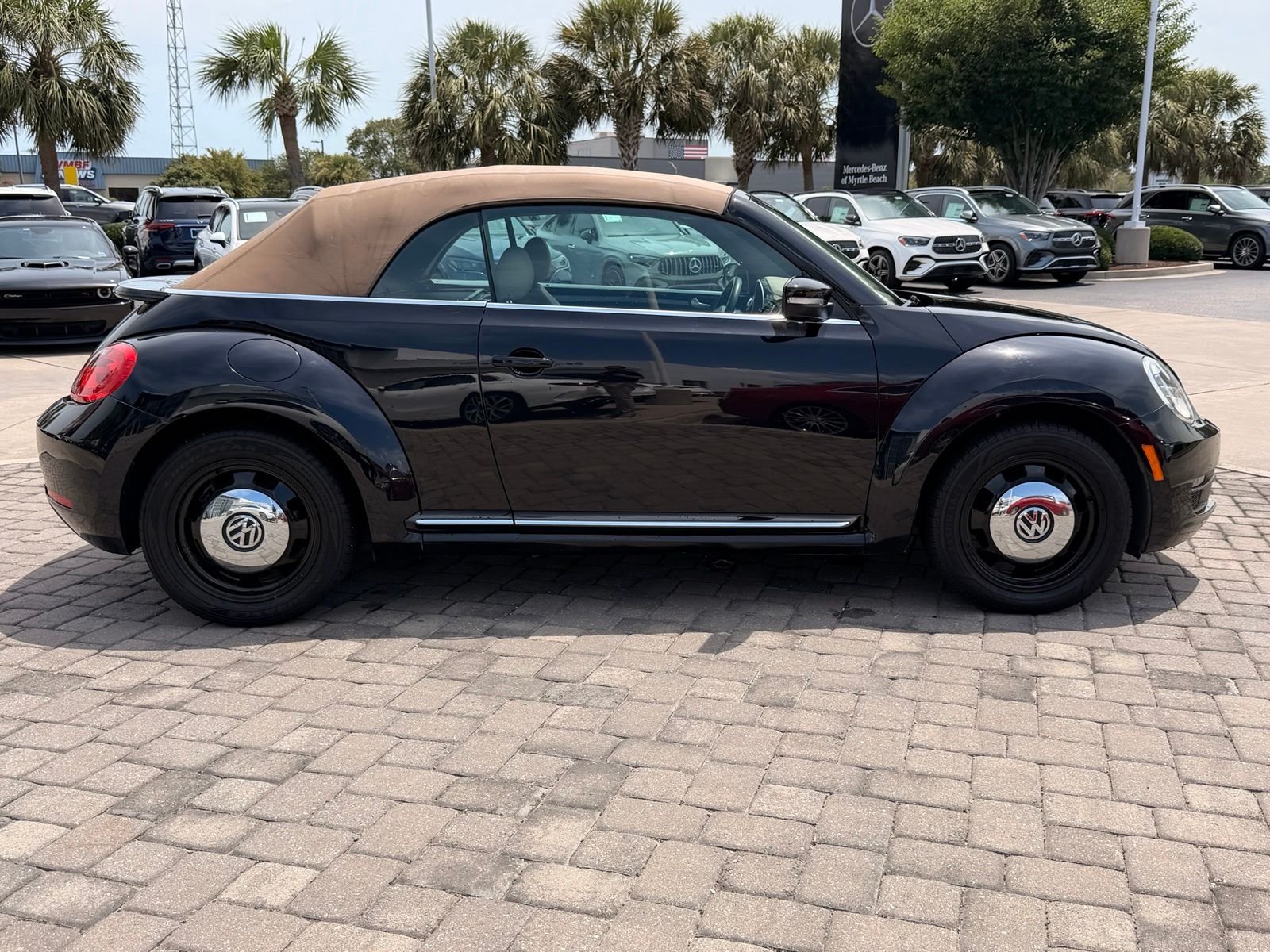 Used 2013 Black Uni/Beige Roof Volkswagen 2.5L image 4