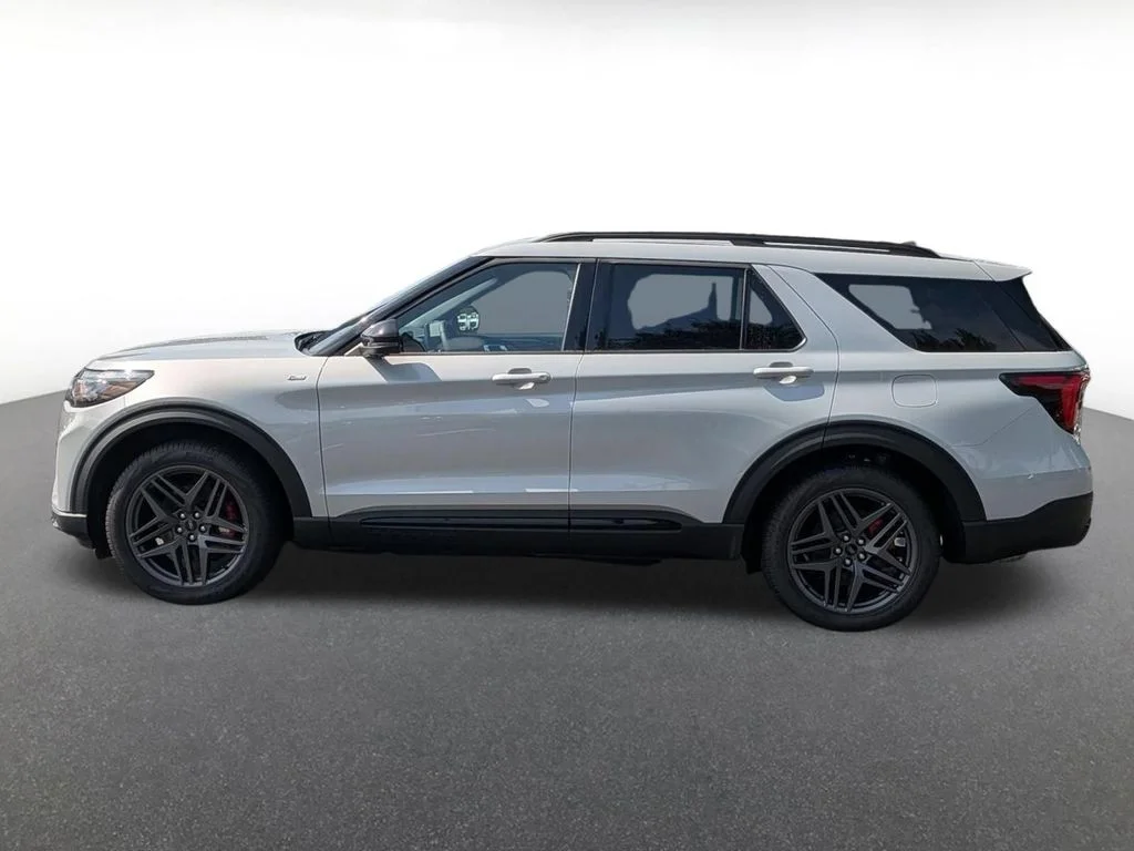 New 2026 Space White Metallic Ford ST-Line image 6