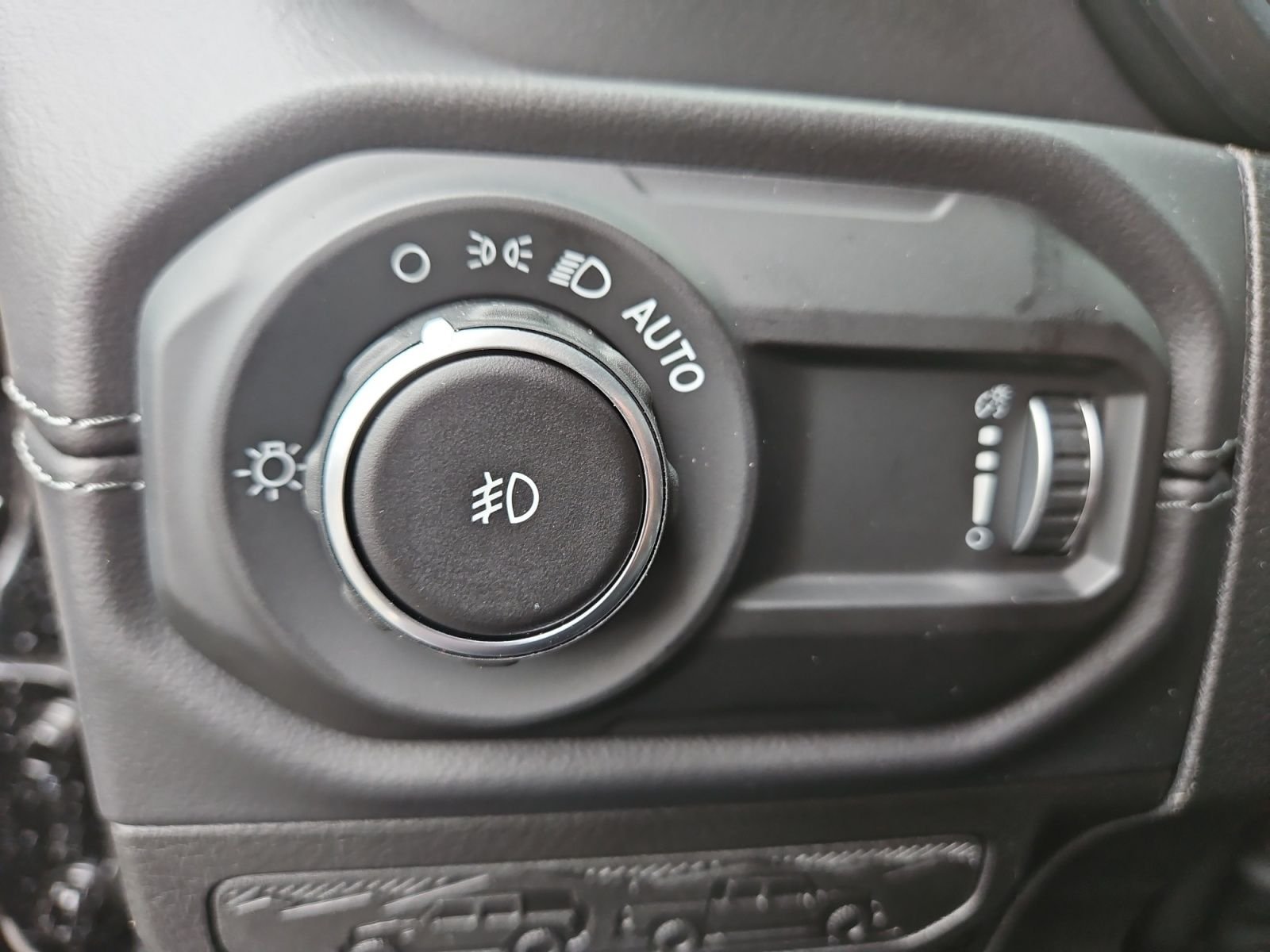 2025 Jeep Wrangler 4-Door Sahara - Photo 23