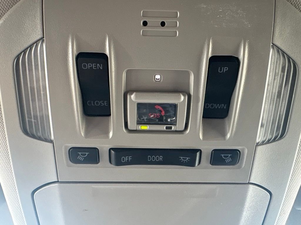 Used 2020 Pearl Toyota XLE image 16