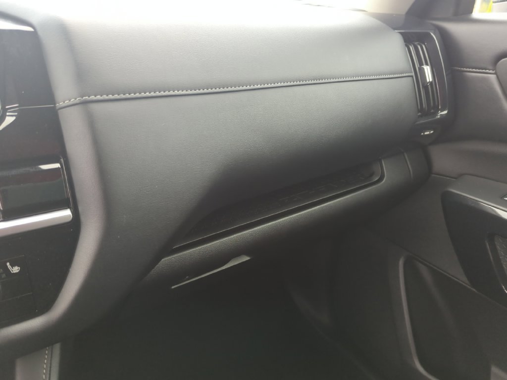 Used 2025 Gray Nissan SV image 22
