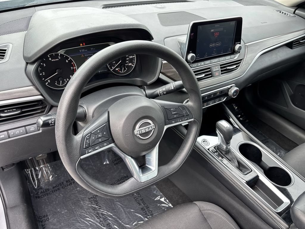Certified Used 2023 Silver Nissan 2.5 SV image 11