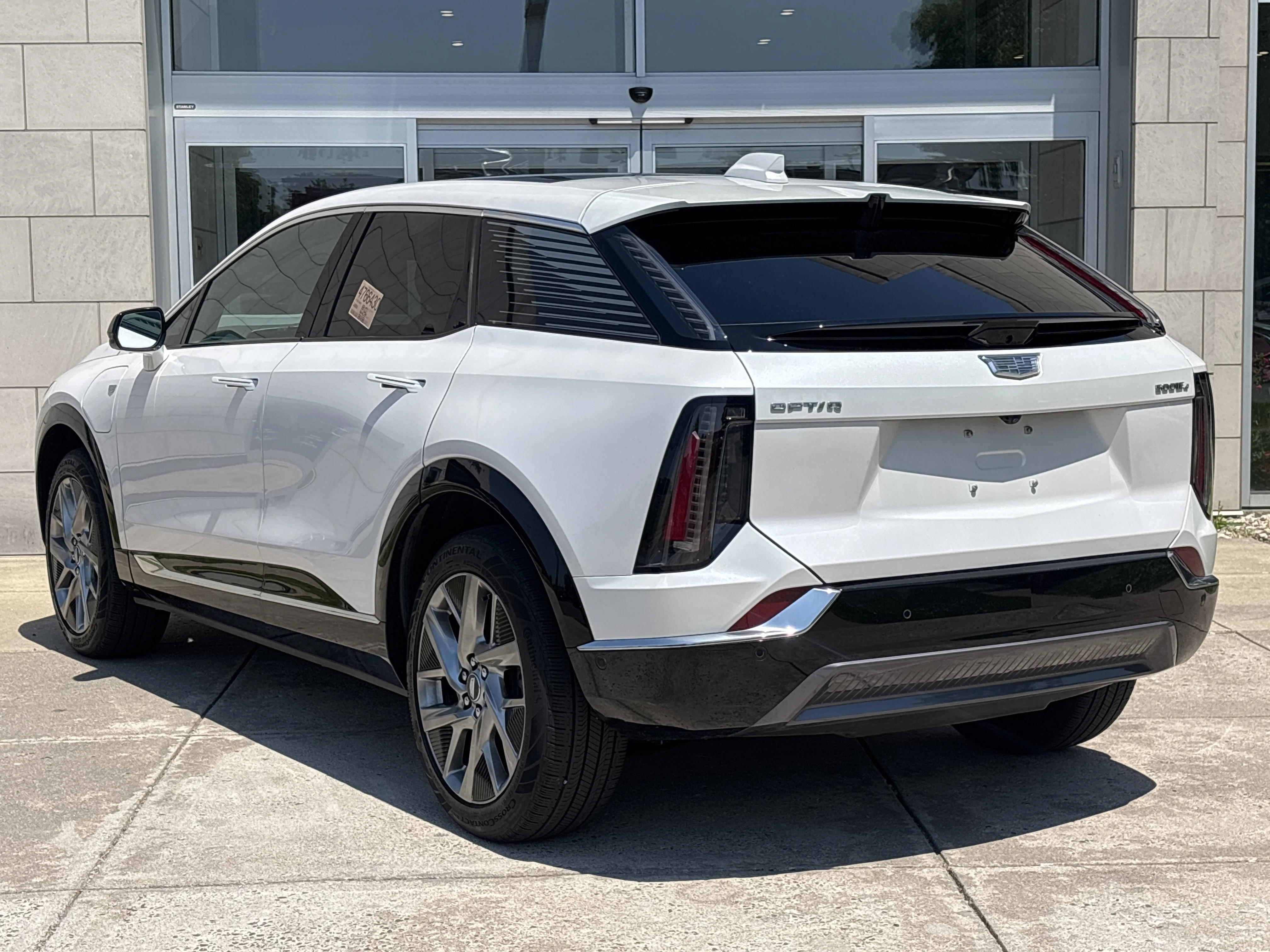 Used 2025 Crystal White Tricoat Cadillac Luxury image 9