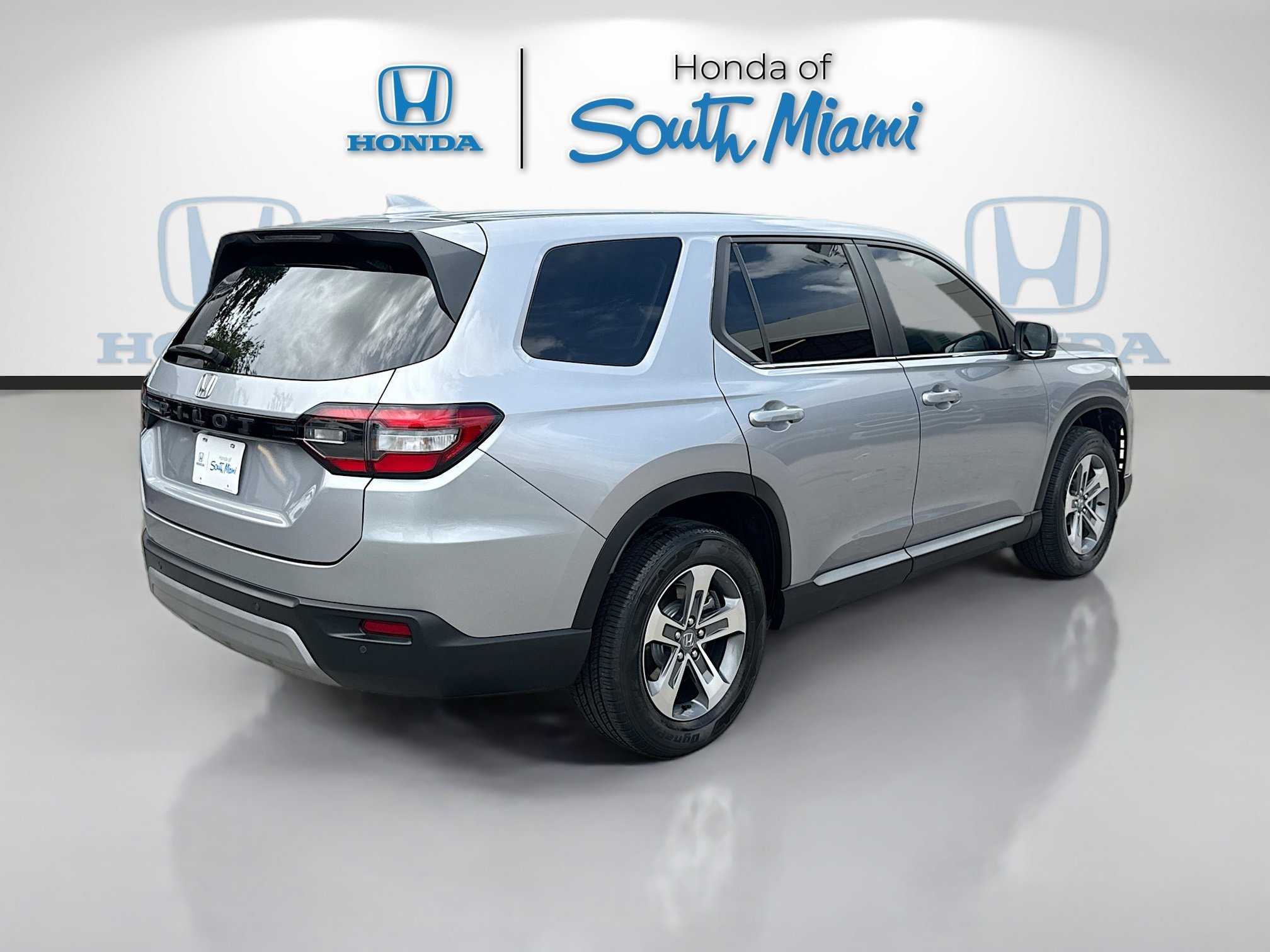 Used 2024 Lunar Silver Metallic Honda EX-L 8 Passenger image 7