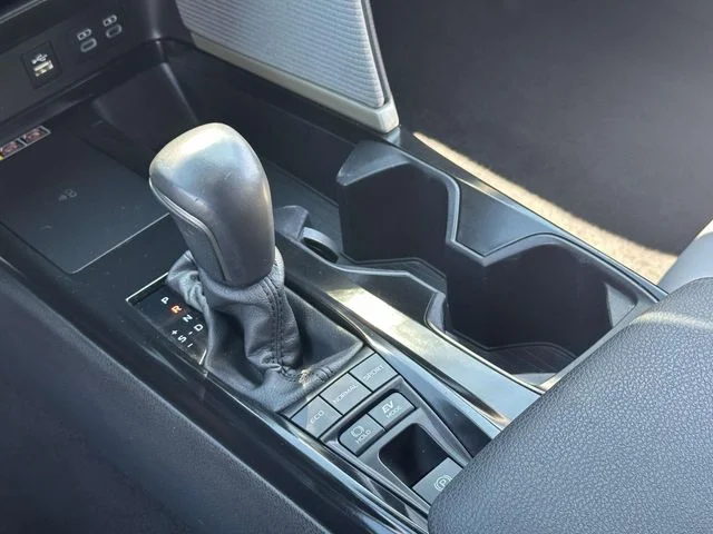 2025 Toyota Camry SE - Photo 22