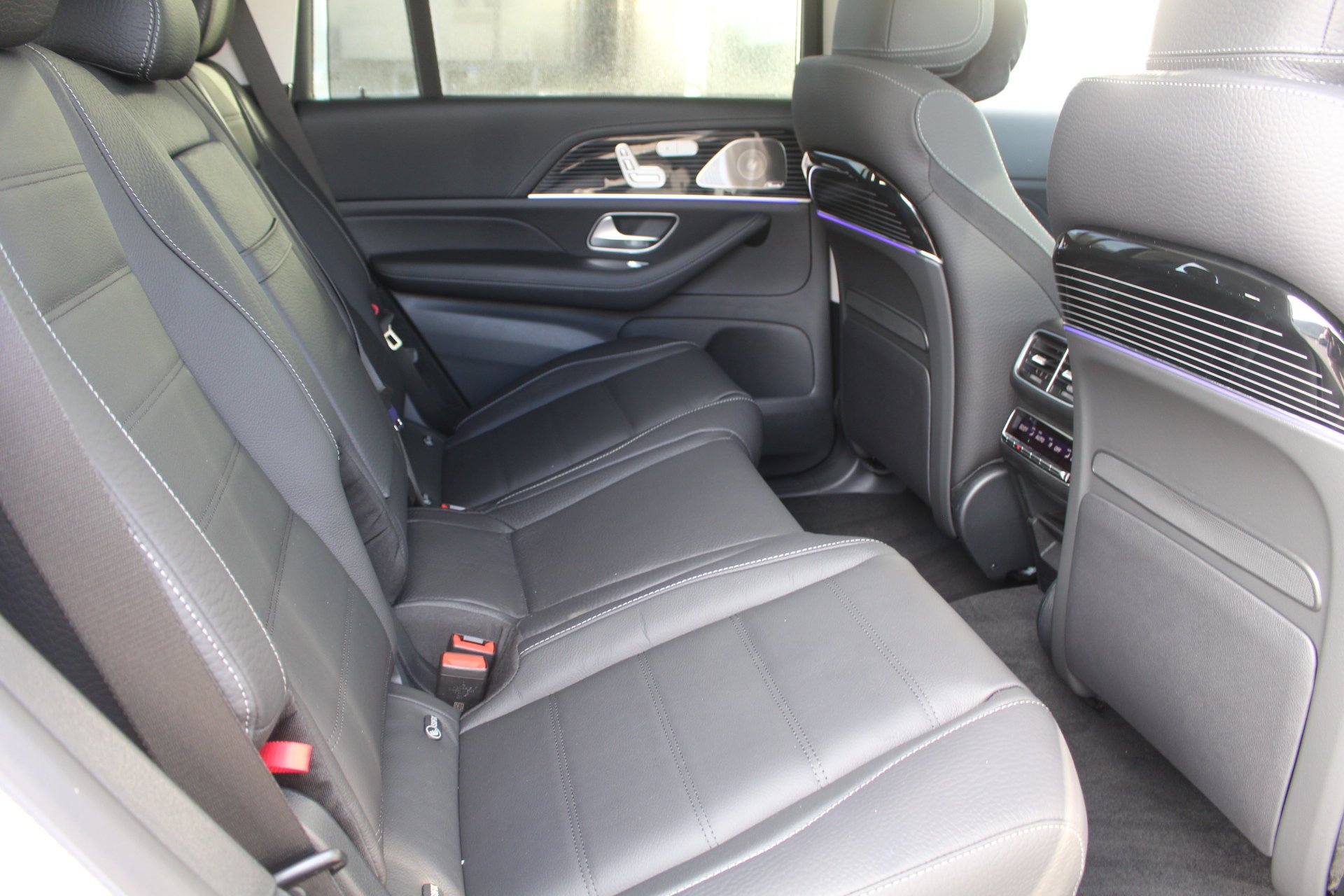 New 2026 MANUFAKTUR Moonlight White Metallic Mercedes-Benz GLS 450 image 50