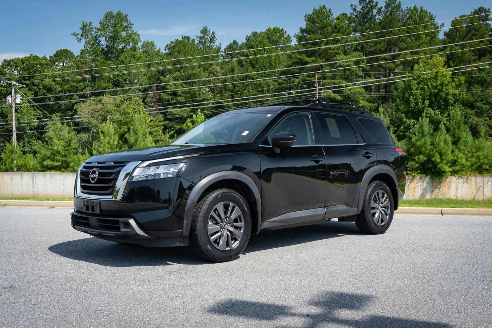 Used 2022 Black Nissan SV image 3