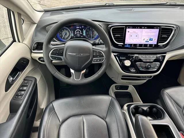 Used 2023 White Chrysler Touring L image 15