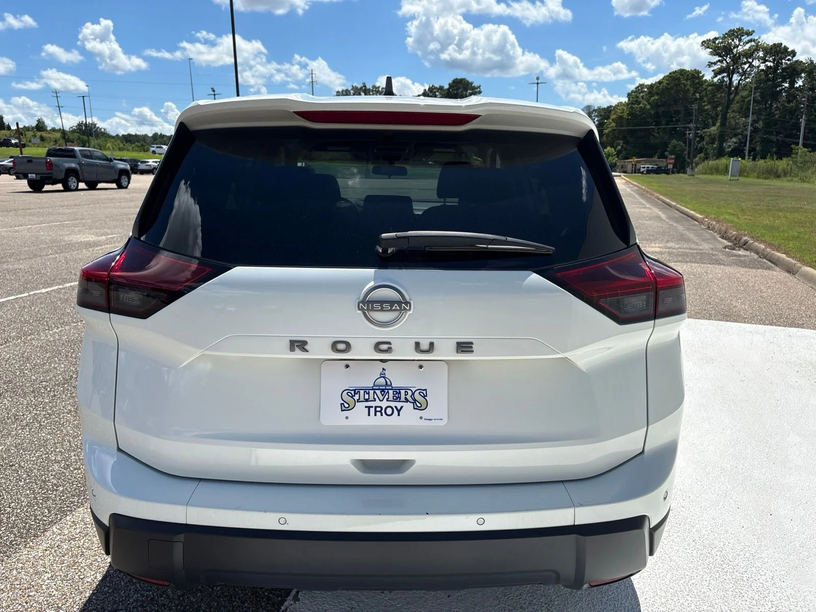 Used 2025 White Nissan S image 3