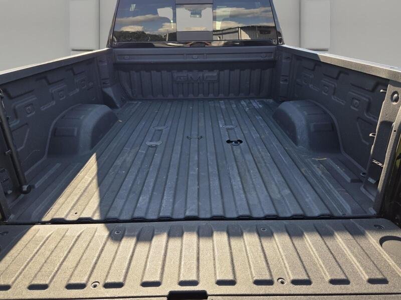 Used 2025 Onyx Black GMC 4WD CREW CAB 159" DENALI ULTIMATE image 16
