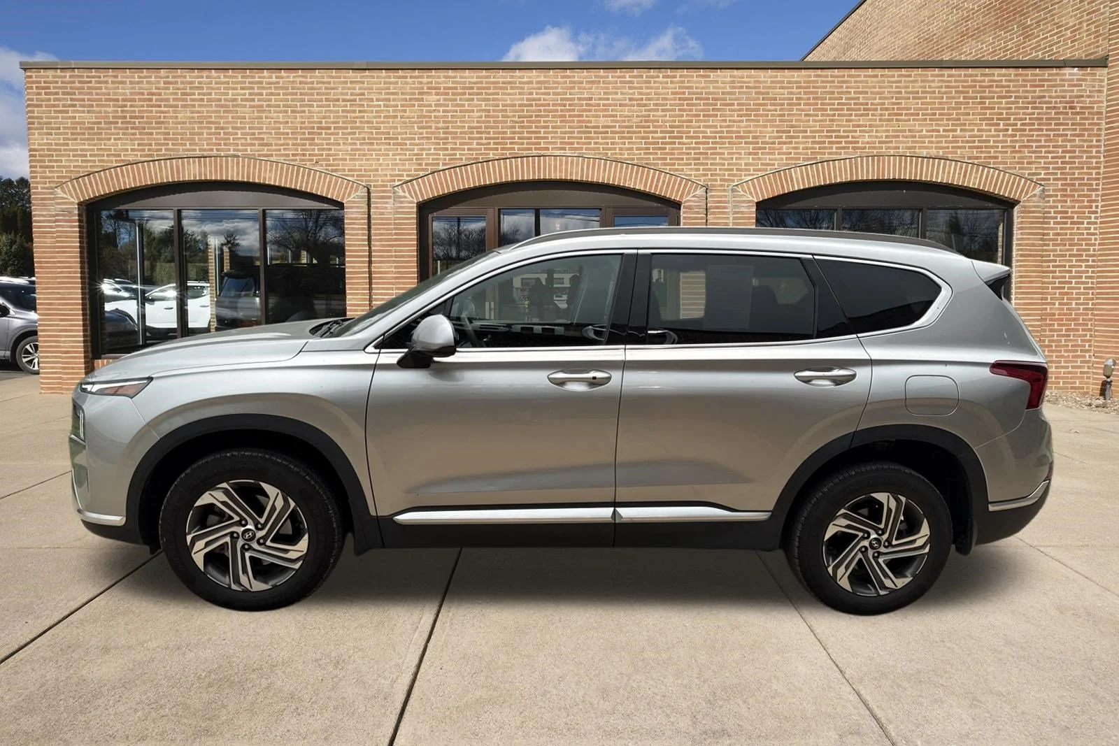 Used 2022 Shimmering Silver Hyundai SEL image 6