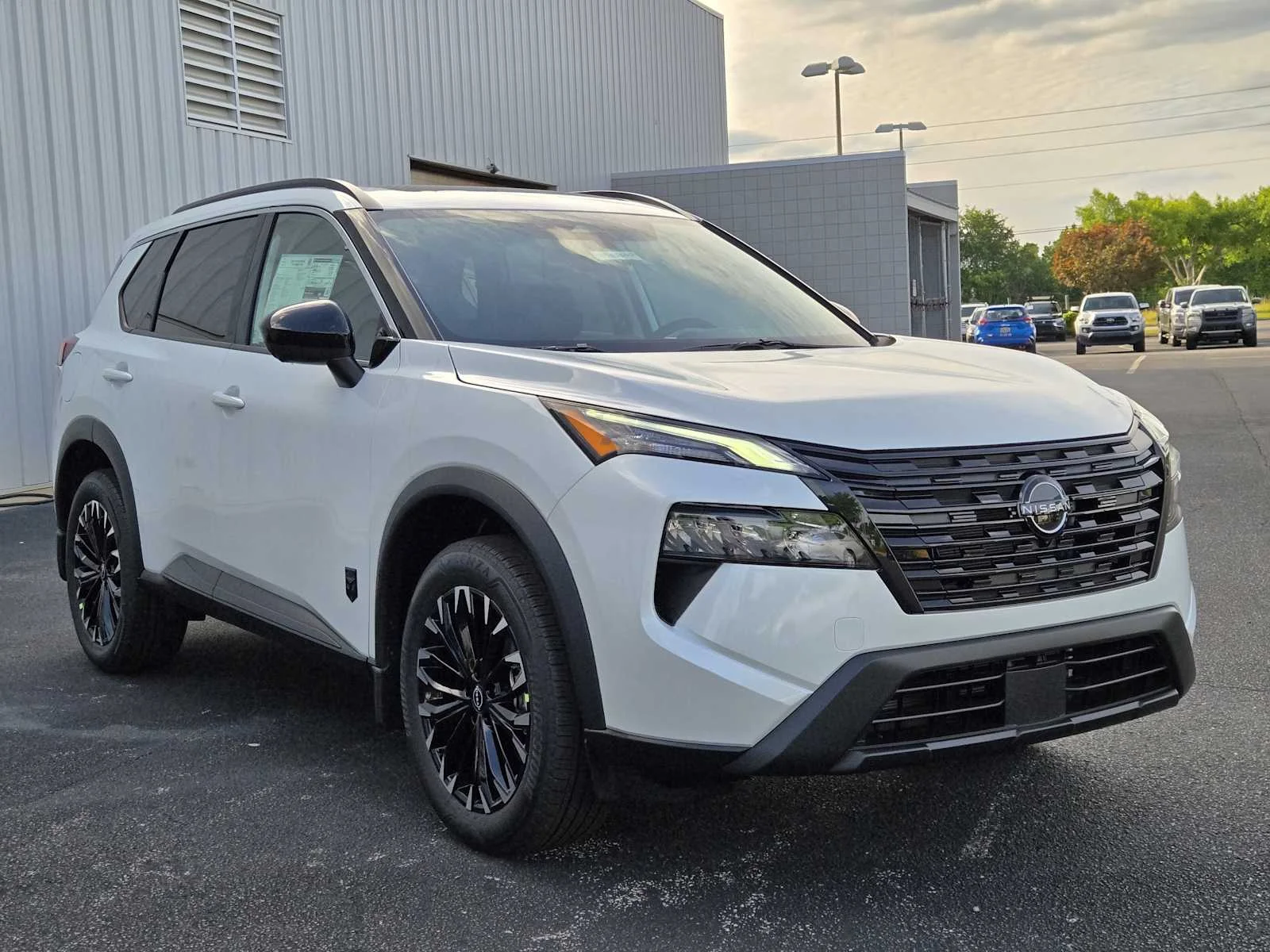 2026 Nissan Rogue Dark Armor's photo