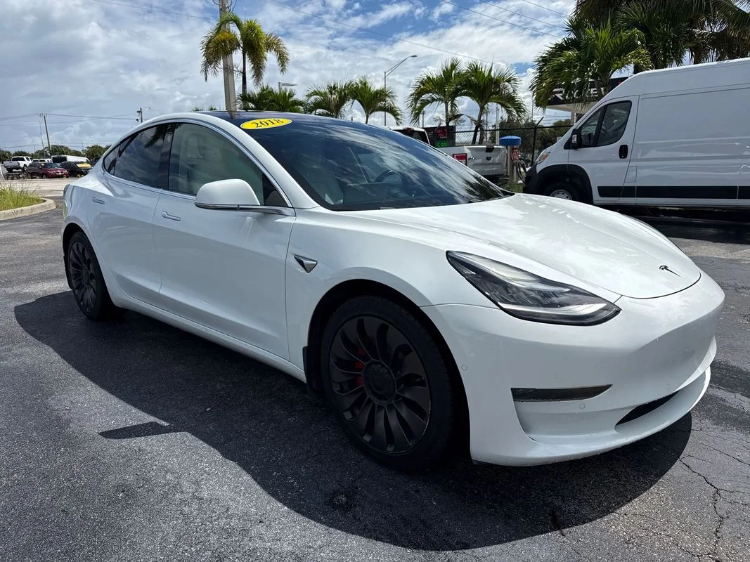Used 2018 White Tesla  image 8