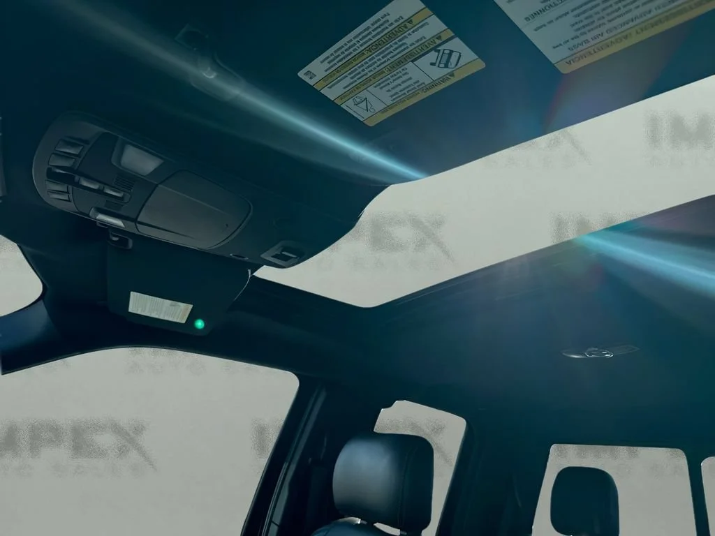 Used 2018  Ford XL image 13