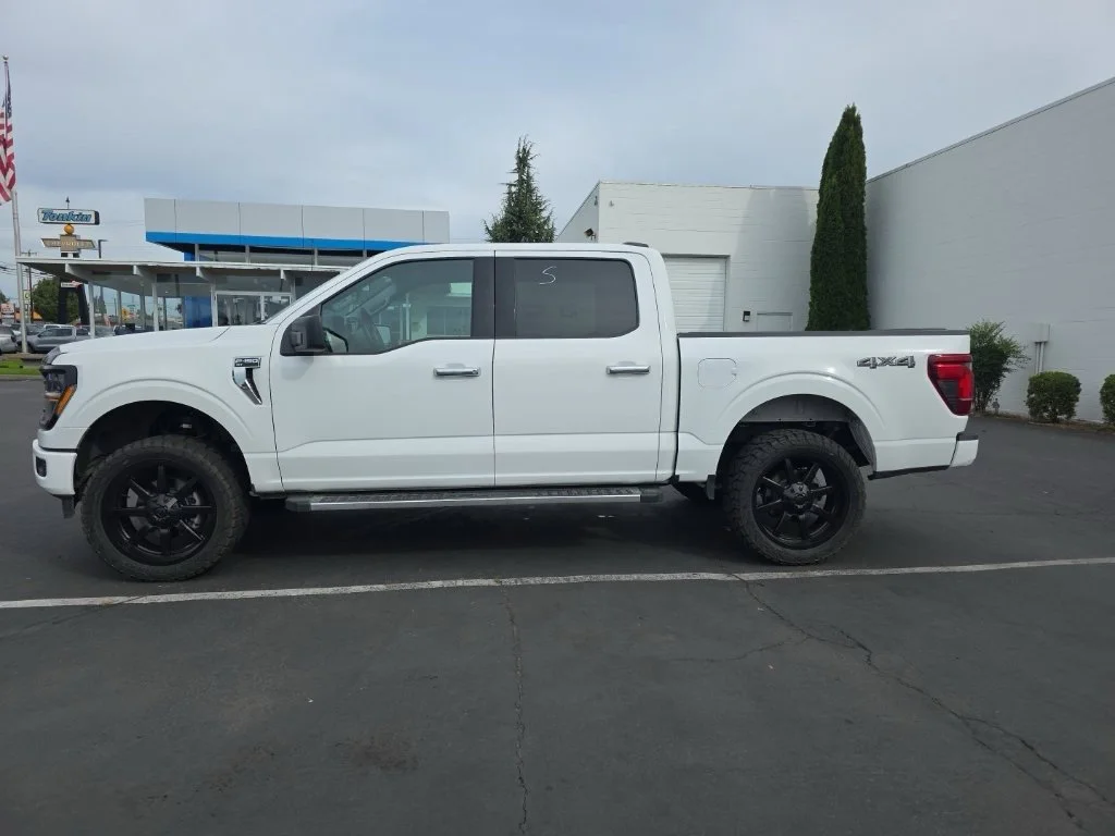 Used 2025  Ford XLT image 3