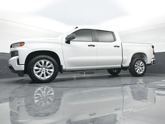 Used 2022 White Chevrolet Custom image 43