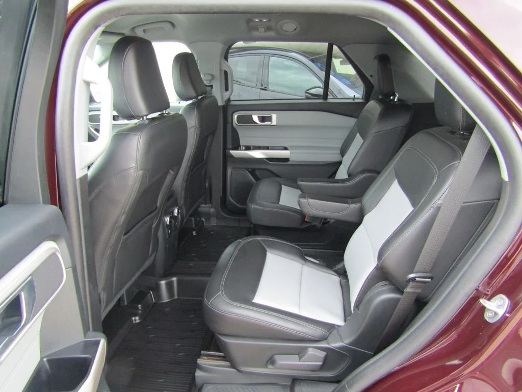 Used 2023 Red Metallic Ford XLT image 32