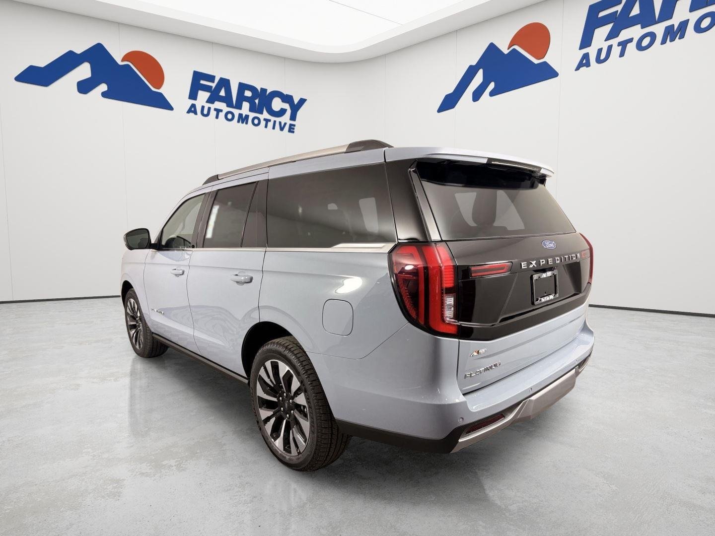 New 2026 Glacier Gray Metallic Tri-Coat Ford Platinum® image 3