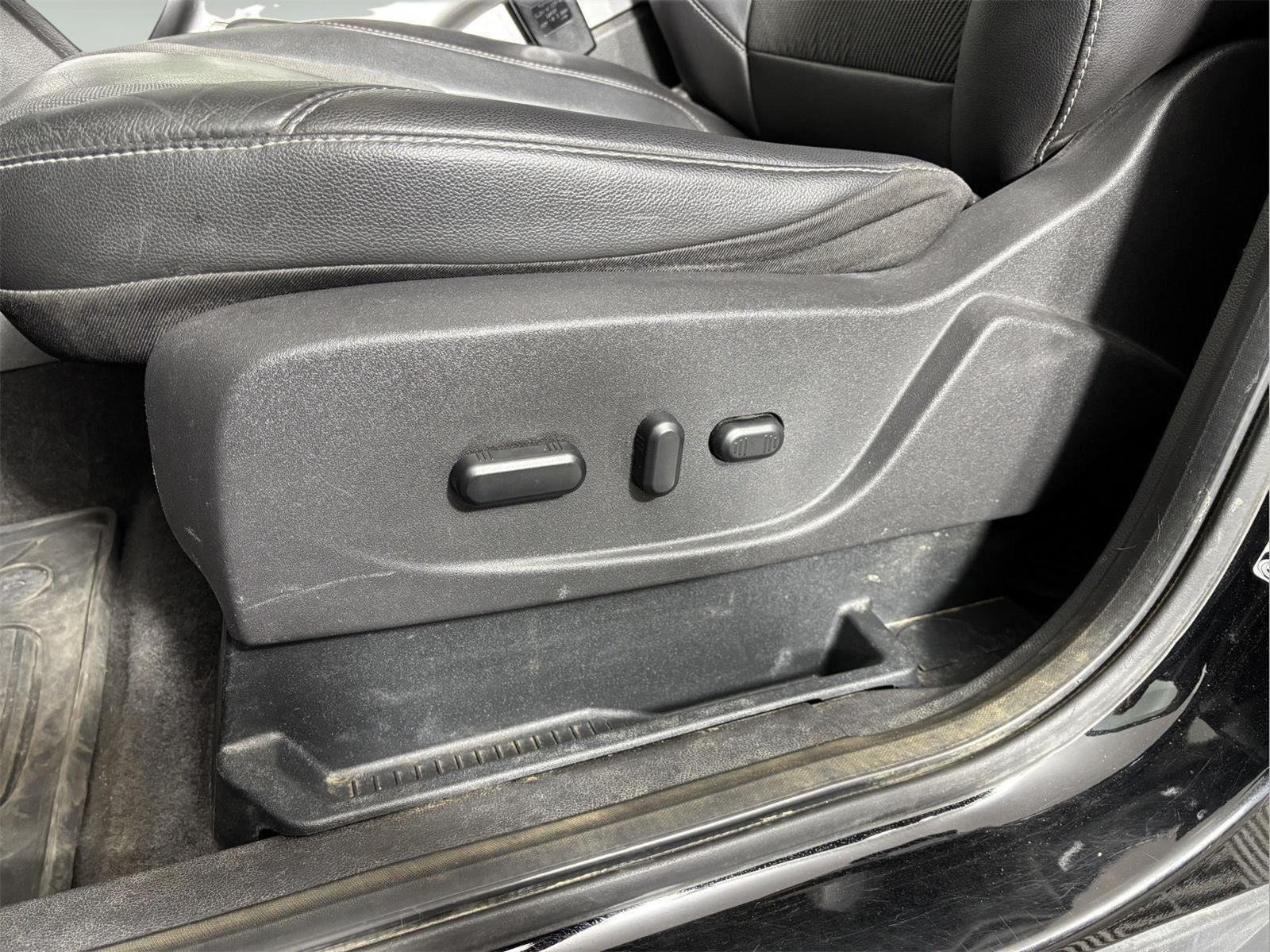 Used 2016 Shadow Black Ford SE image 13