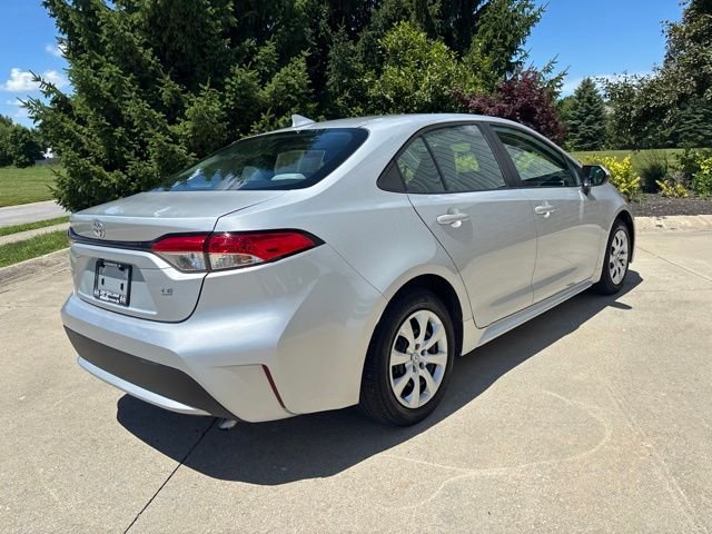 Used 2022 Silver Toyota LE image 6