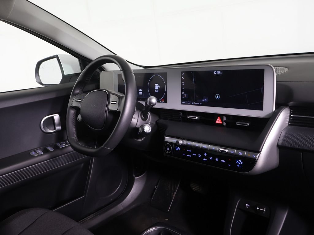 Used 2024 White Hyundai SEL image 25