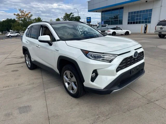 Used 2021  Toyota Limited image 3