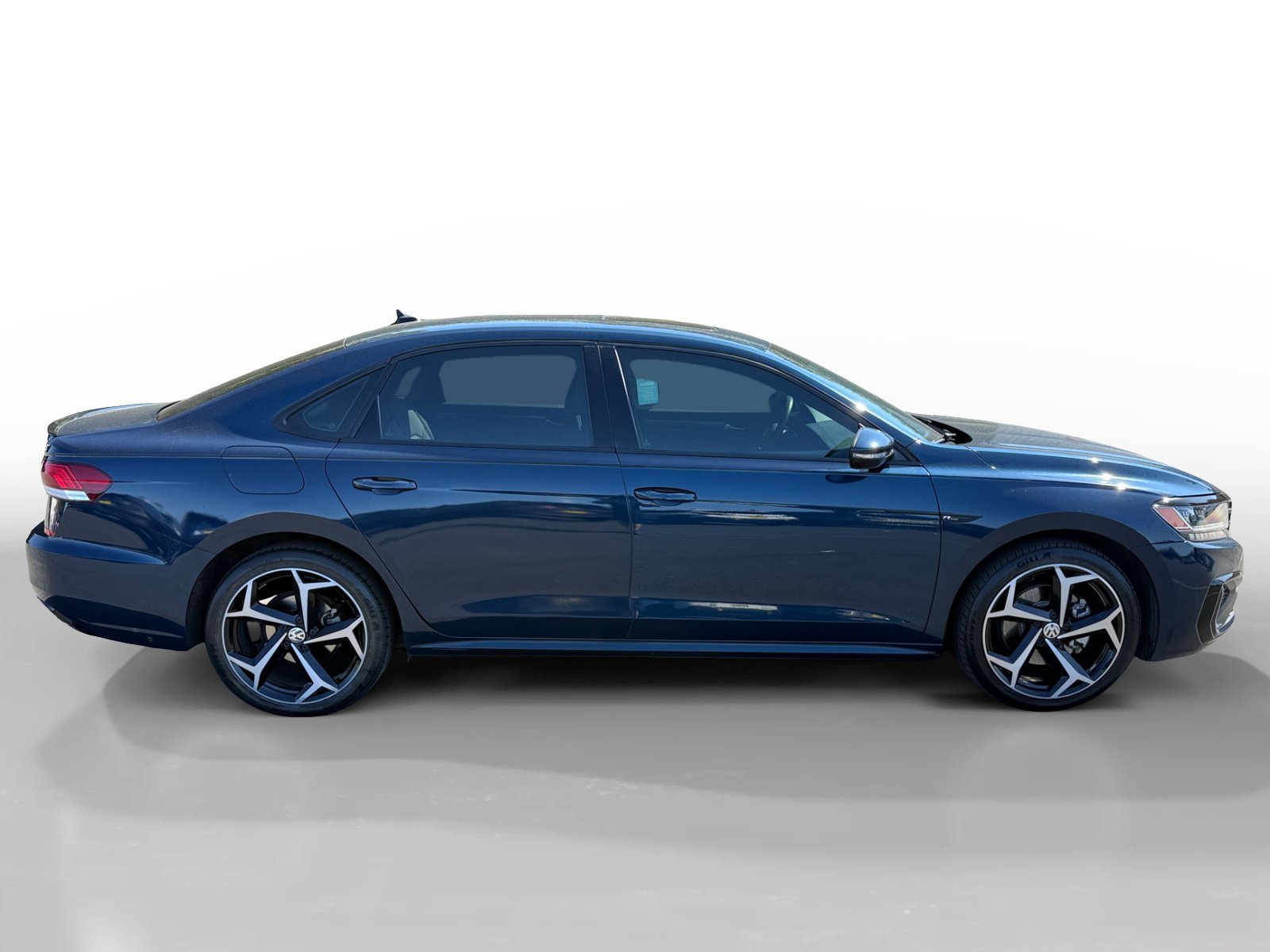 Used 2022 Blue Metallic Volkswagen 2.0T R-Line image 6